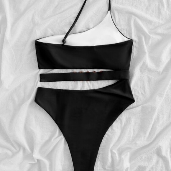 Boho white  gold chain detail cutout monokini swimsuit - Picture 6 of 10